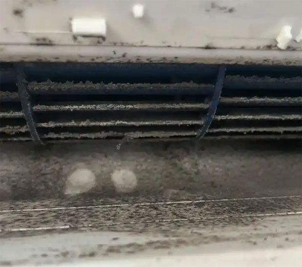 赤城空调吹的风有股烧焦味是怎么回事